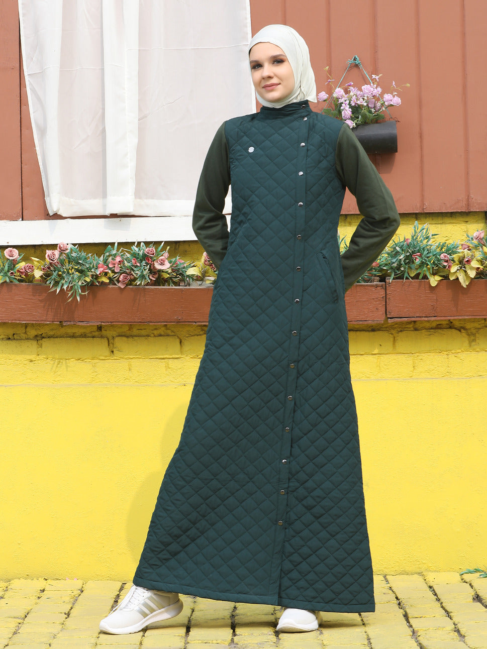 Front view of high neck collar heavy quilted jilbab – modest abaya design