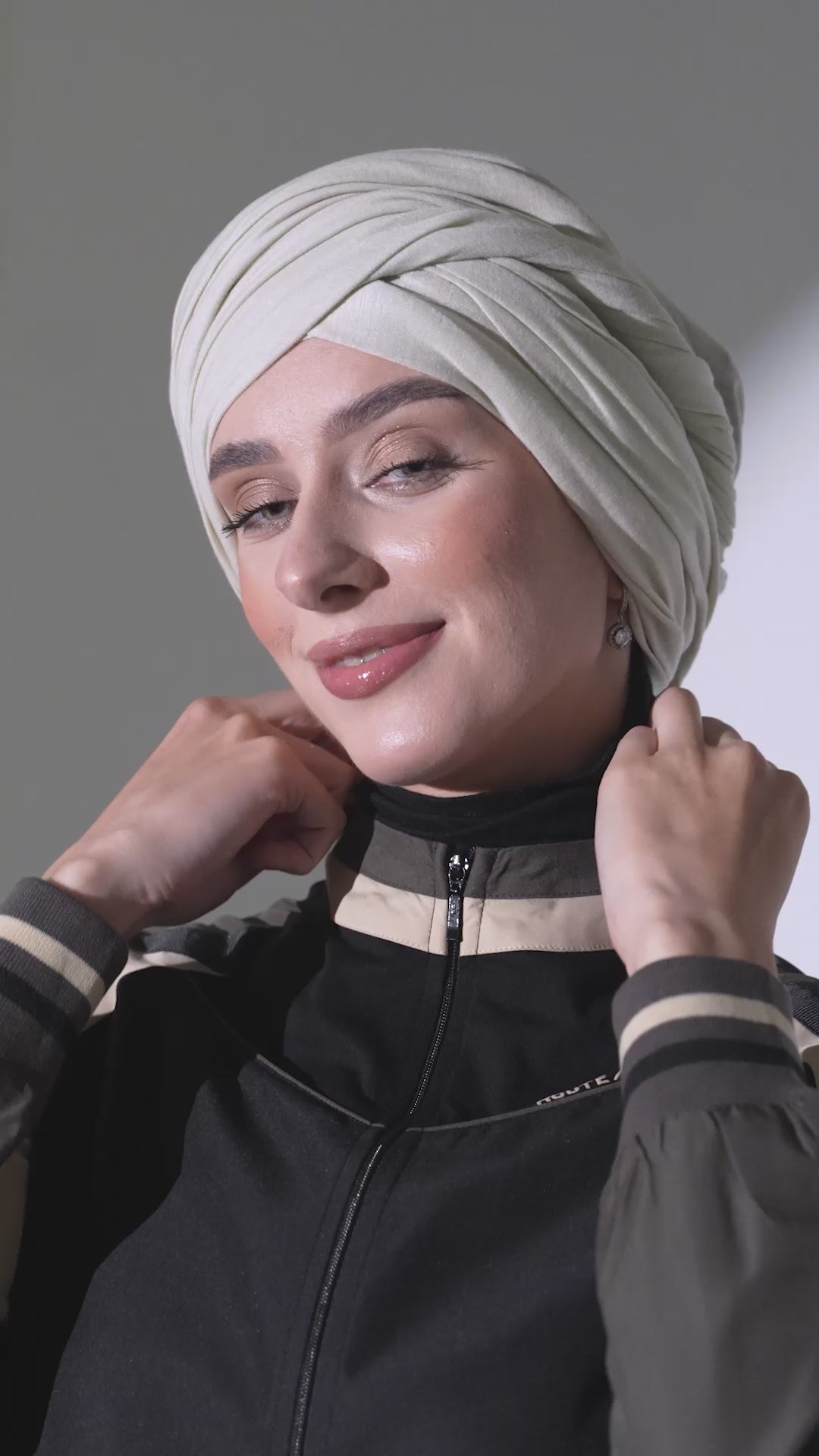 Black And Creme Toggle Waist Jilbab